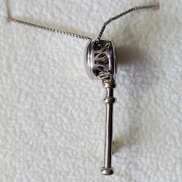 Sterling Silver Quiver Necklace, Key pendant - Picture 5 of 7